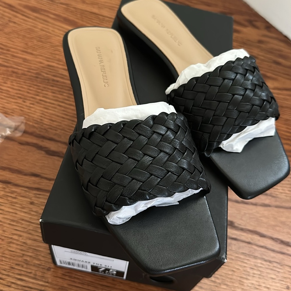 Banana Republic Leather Black Square Toe Slides 7.5 NWT incredibly soft, padded